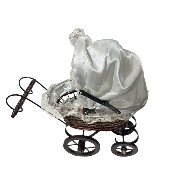 Vtg Victorian Style Baby Doll Carriage Buggy Stroller Metal /Wicker & Wood 14” H - Picture 6 of 13